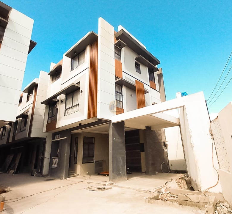 Pre-Selling Townhouses at Introductory Price: 3-Storey Townhouse | Pugad Lawin, Quezon City | ₱26.6M